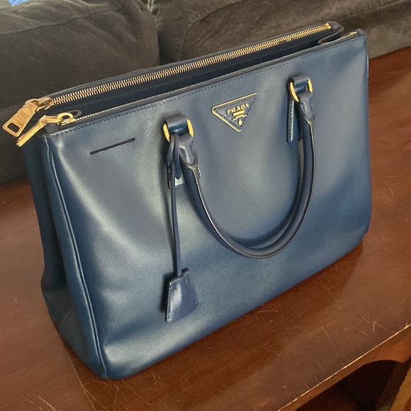 Prada Lux Saffiano - Picture 2 of 8